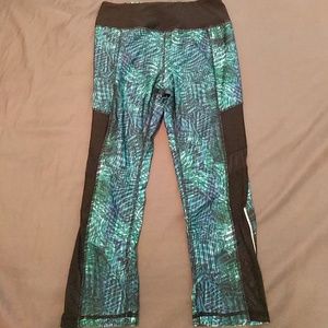 Work out leggings w/reflective accents